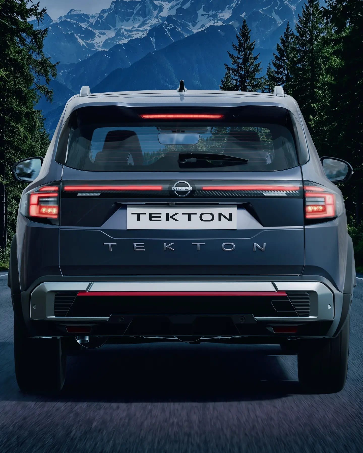  Nissan Tekton Rear