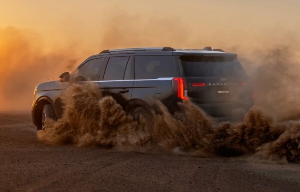 Ford Expedition off road