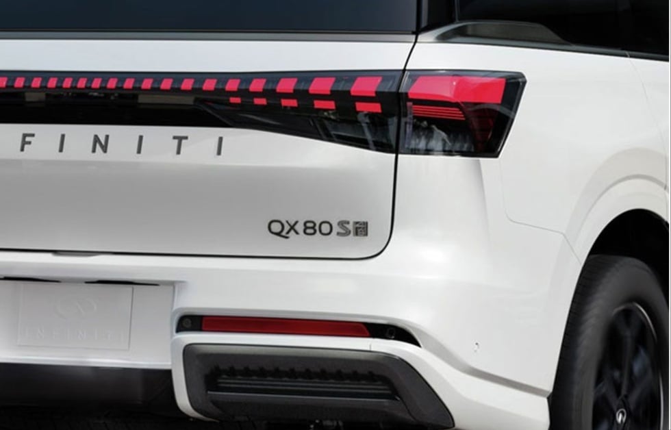 Infiniti QX80 headlight