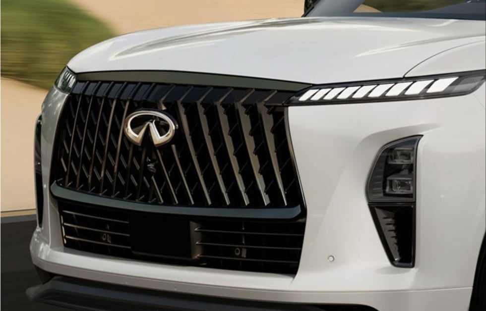 Infiniti QX80 side view