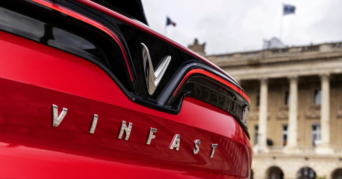 VinFast VF8 front