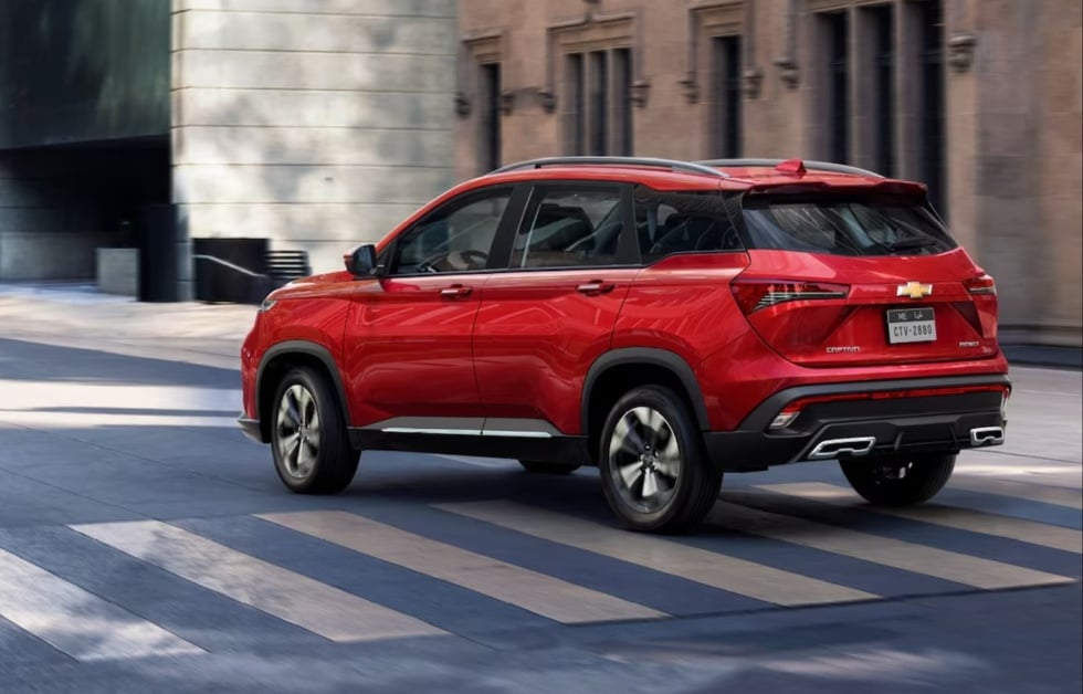 Chevrolet Captiva back view