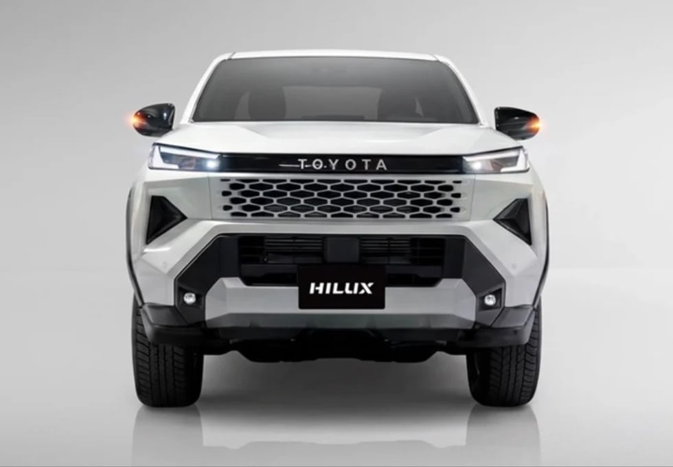 Toyota Hilux front view