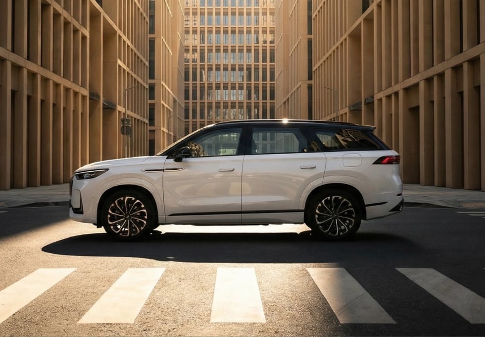 JAECOO J8 PHEV SIDE VIEW