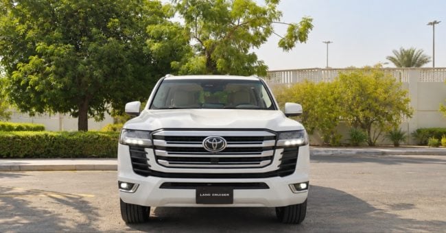 Toyota Land Cruiser GXR front view