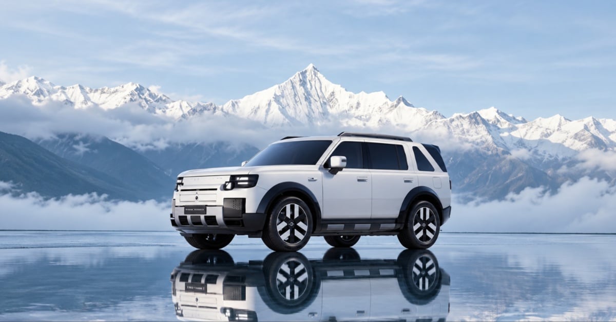 FREELANDER 8 Side View