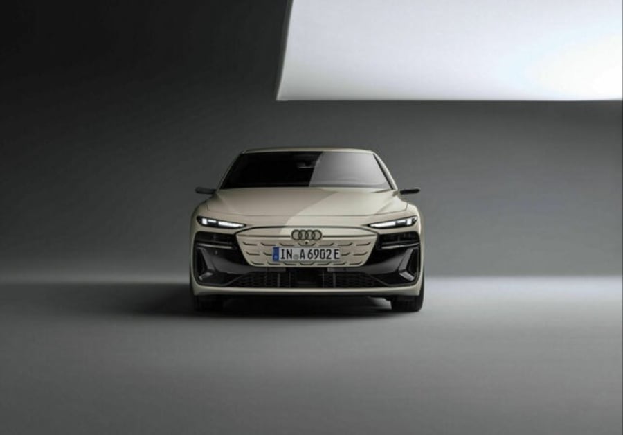 Audi A6 Sportback e-tron front view
