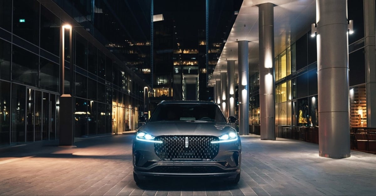 Lincoln Aviator Front View