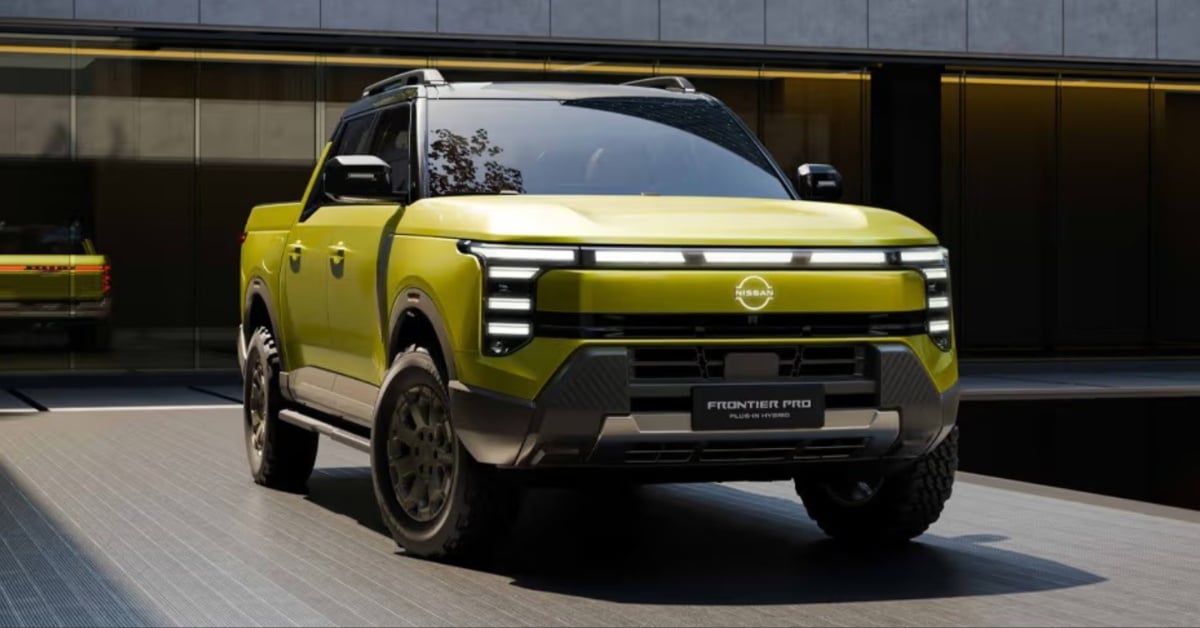 Nissan Navara Pro Front View