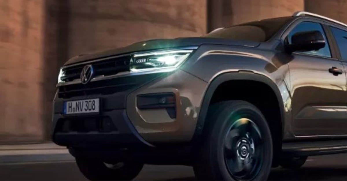 Volkswagen Amarok Side View