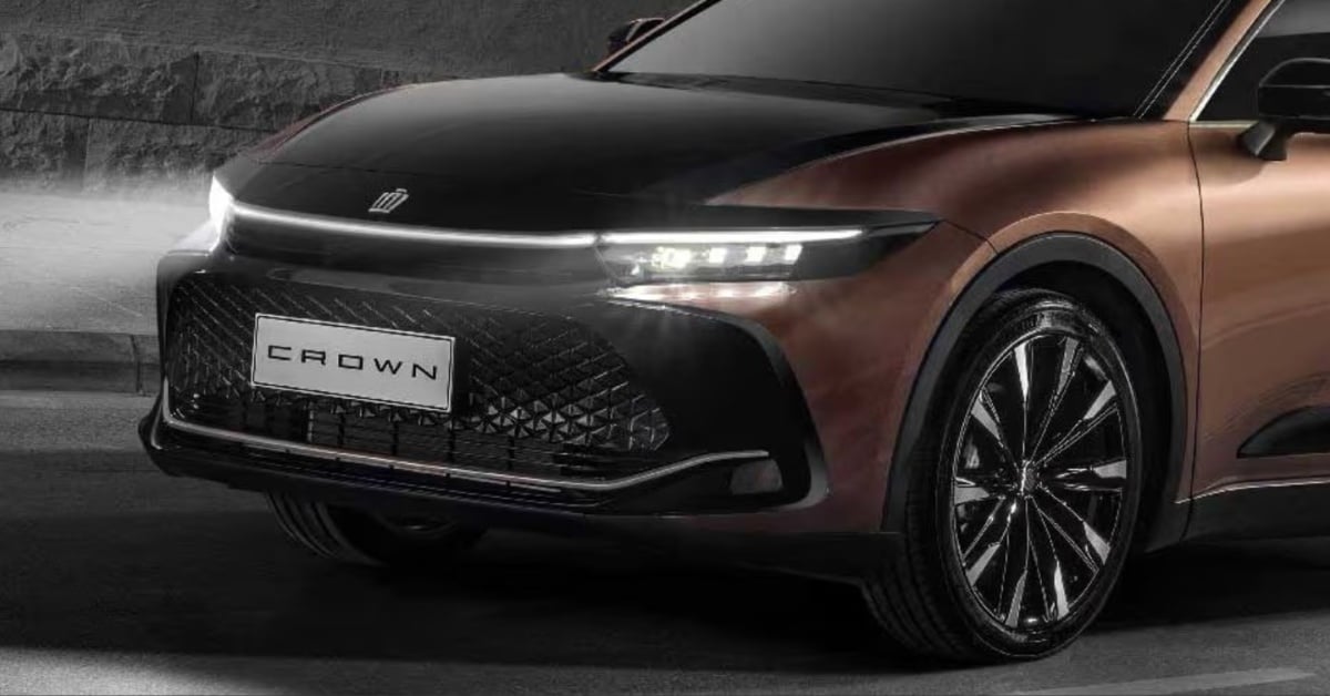 Toyota Crown Headlight and Wheels