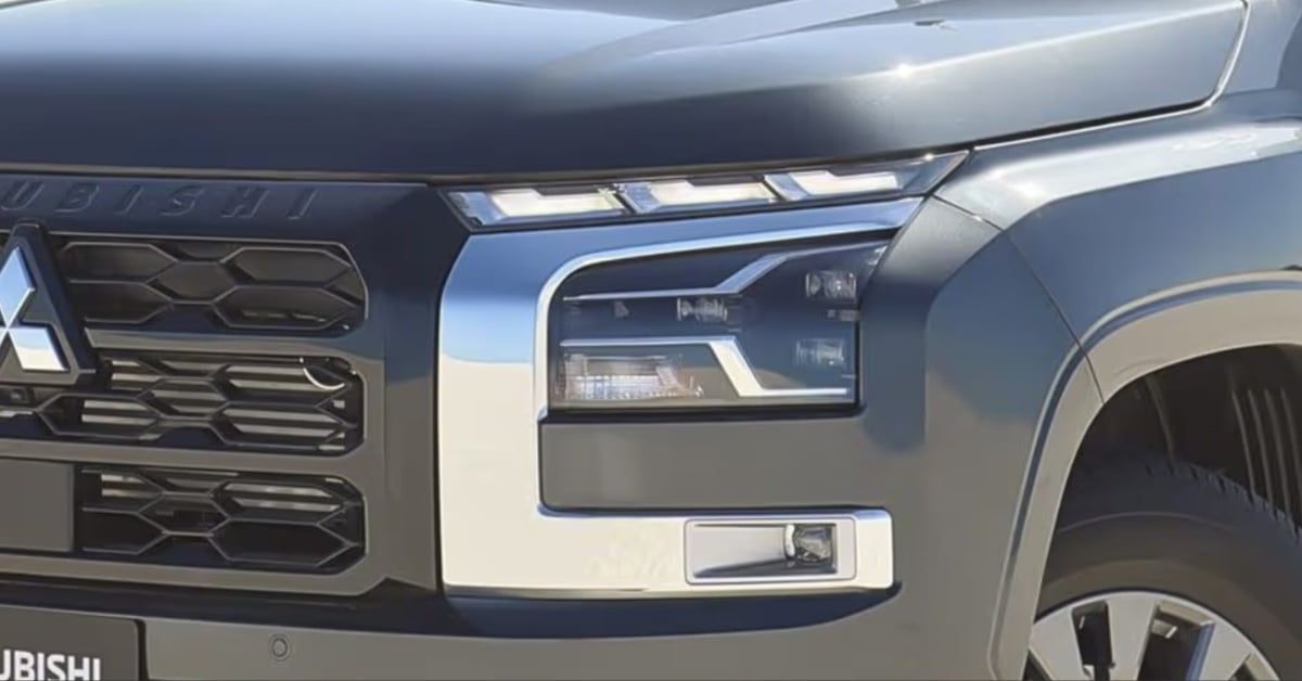 Mitsubishi L200 Headlight