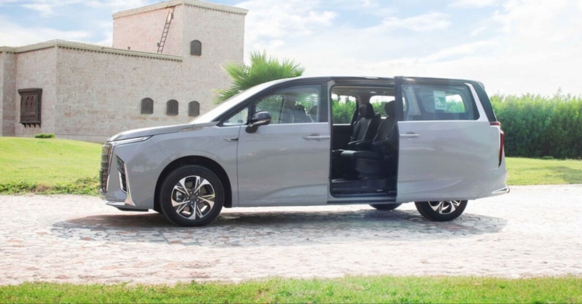 MAXUS G90 Side View