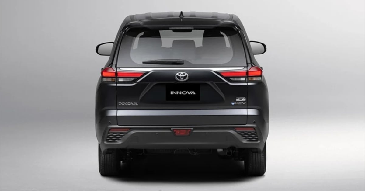 Toyota Innova Back View