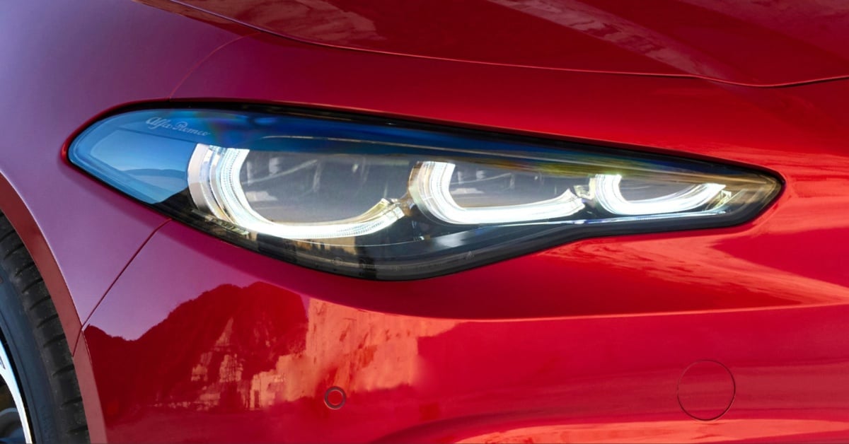 Alfa Romeo Giulia Headlight