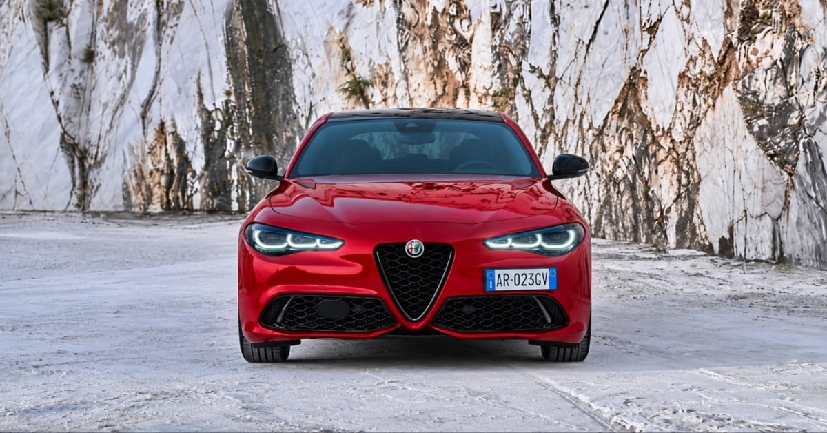 Alfa Romeo Giulia Front View