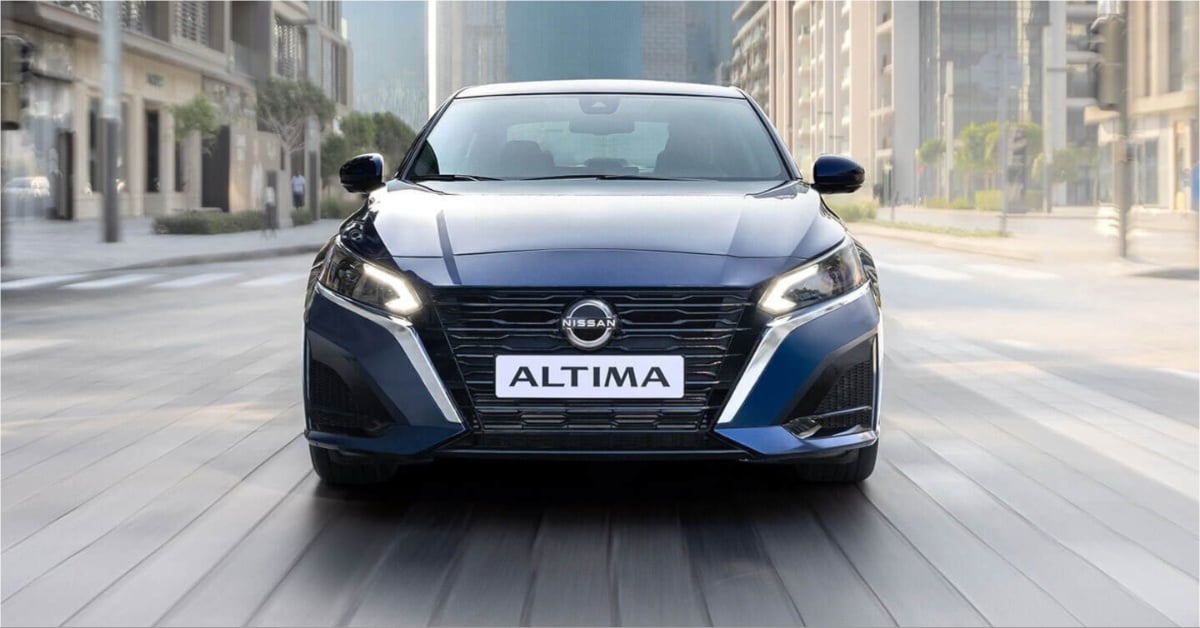 Nissan Altima Front View